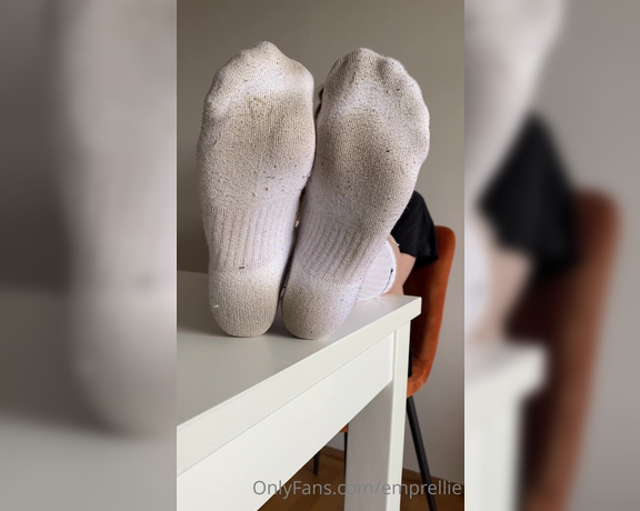 Empress Ellie aka emprellie OnlyFans - Sweaty crew socks in summer heat Are hypnotised already Just imagine what the smell