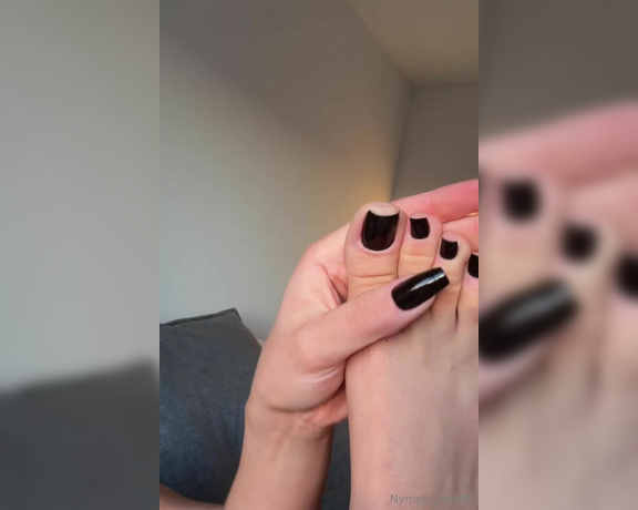 Enna_88 aka enna_88 OnlyFans - Black in the toes is so hot Preto nos ps to sexy