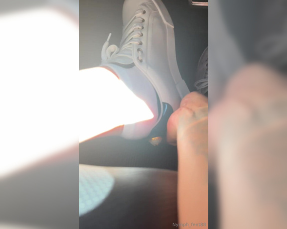 Enna_88 aka enna_88 OnlyFans - Tirando o tnis e pedal pumping Taking off the sneakers and pedal pumping