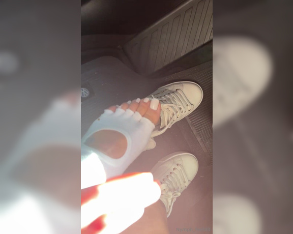 Enna_88 aka enna_88 OnlyFans - Tirando o tnis e pedal pumping Taking off the sneakers and pedal pumping