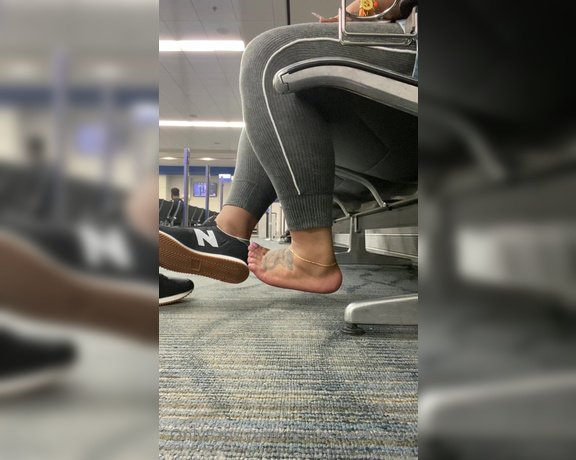 Iwantnique aka iwantnique OnlyFans - Public shoe removal  Detroit airport While waiting for my flight I decided to let