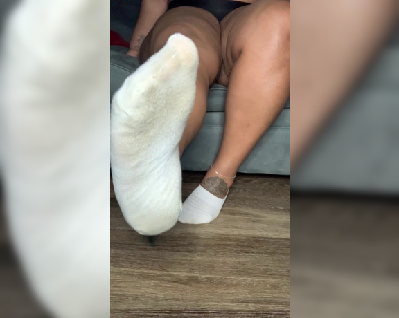 Iwantnique aka iwantnique OnlyFans - New pedi sock removal tell me how excited HE just got