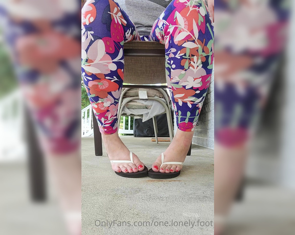 One lonely foot aka one.lonely.foot OnlyFans - A little more flip flop play