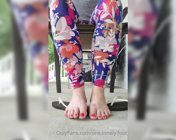 One lonely foot aka one.lonely.foot OnlyFans - A little more flip flop play