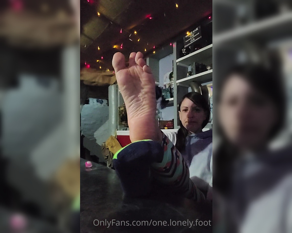 One lonely foot aka one.lonely.foot OnlyFans - Bong hits and a sock removal