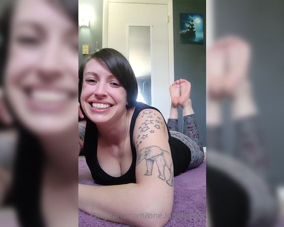 One lonely foot aka one.lonely.foot OnlyFans - Happy Easter! A simple pose clip! New nail coloand sexy, fun content coming soon!