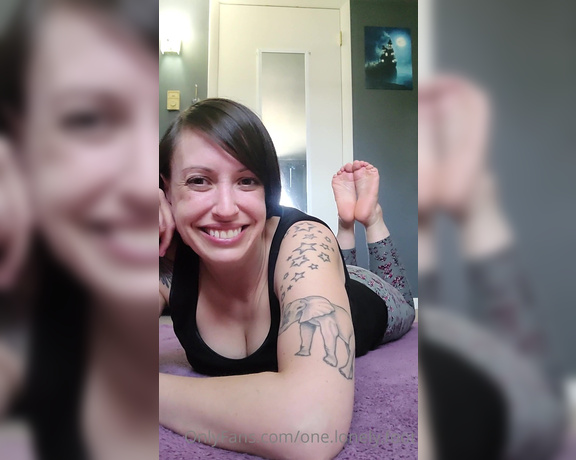 One lonely foot aka one.lonely.foot OnlyFans - Happy Easter! A simple pose clip! New nail coloand sexy, fun content coming soon!