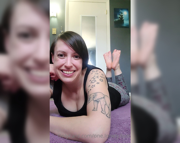 One lonely foot aka one.lonely.foot OnlyFans - Happy Easter! A simple pose clip! New nail coloand sexy, fun content coming soon!