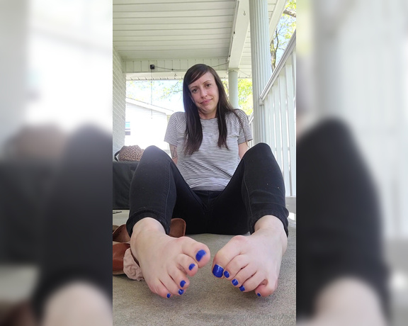 One lonely foot aka one.lonely.foot OnlyFans - Getting comfortable