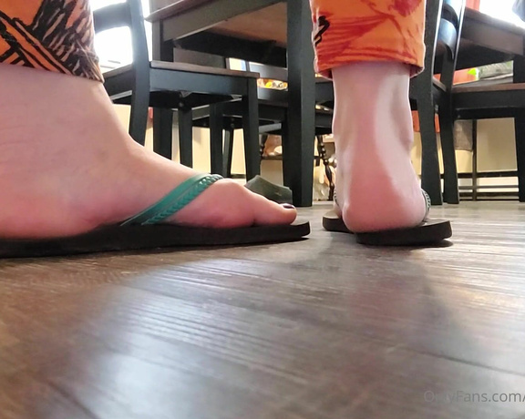 One lonely foot aka one.lonely.foot OnlyFans - Close up clip of my beautiful feet!