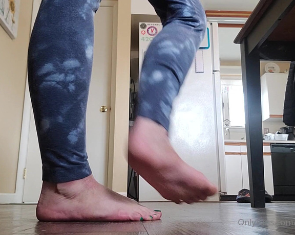 One lonely foot aka one.lonely.foot OnlyFans - Who shrunk my roommate