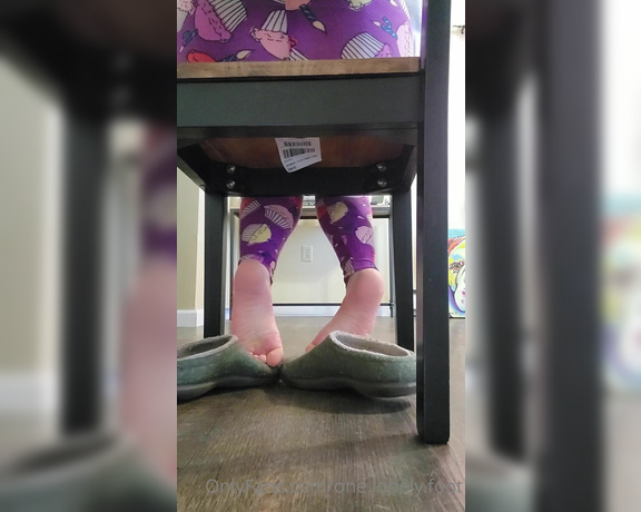 One lonely foot aka one.lonely.foot OnlyFans - Slipper play under my chair