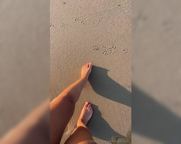 Solefully Serenity aka solefullyserenity OnlyFans - I love being on the beach but I’d love it even more with my toes