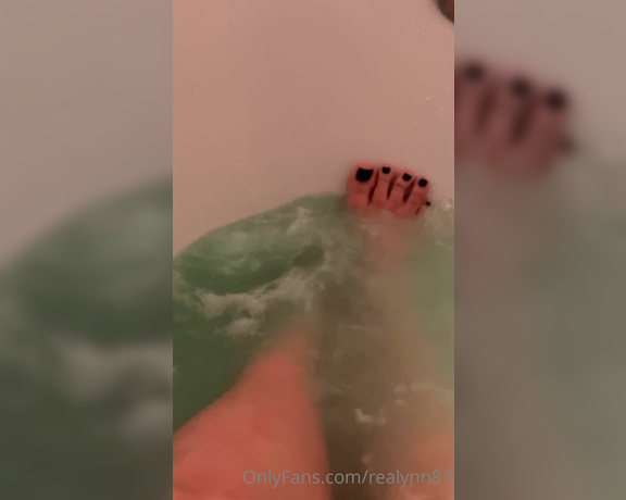 ReaLynn aka realynn87 OnlyFans - Bath time