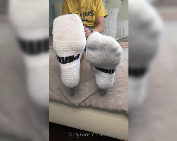 ReaLynn aka realynn87 OnlyFans - Smelly gym sock sole scrunching