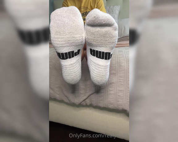 ReaLynn aka realynn87 OnlyFans - Smelly gym sock sole scrunching