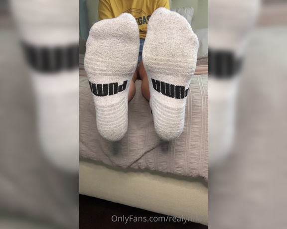 ReaLynn aka realynn87 OnlyFans - Smelly gym sock sole scrunching