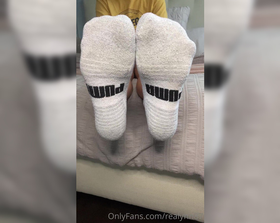 ReaLynn aka realynn87 OnlyFans - Smelly gym sock sole scrunching