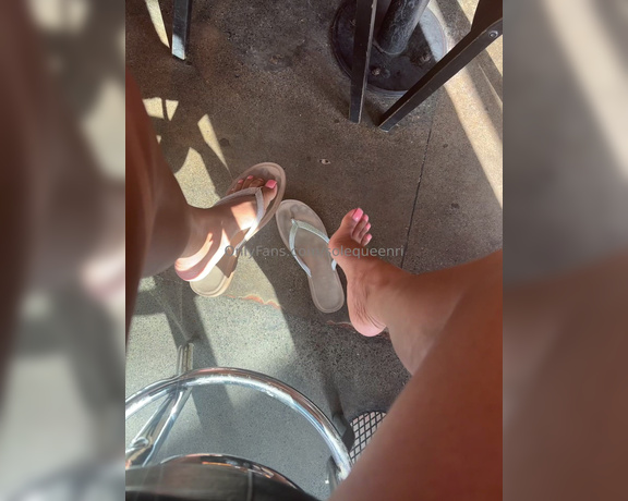 Solequeenri aka solequeenri OnlyFans - Flip flop dangle in public