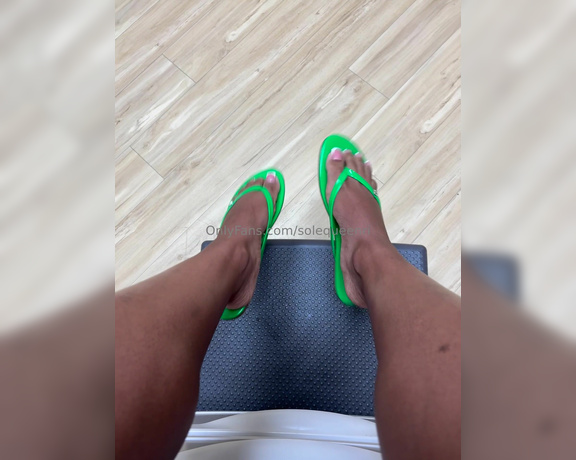 Solequeenri aka solequeenri OnlyFans - Dangling my feet at the dermatologist office