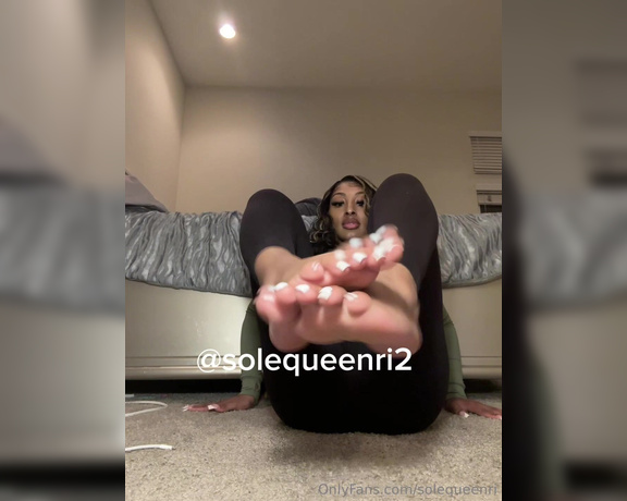 Solequeenri aka solequeenri OnlyFans - Who loves feet slapping
