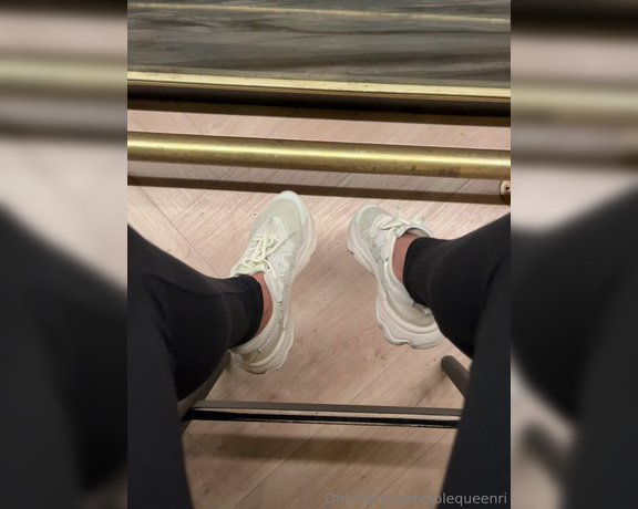 Solequeenri aka solequeenri OnlyFans - I need more ideas of videos I can make in public anyways, short clip