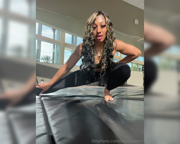 Solequeenri aka solequeenri OnlyFans - Some gym stretches I can’t post the live because there were some people in the background