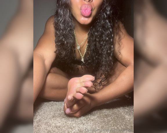 Solequeenri aka solequeenri OnlyFans - White toes self worship