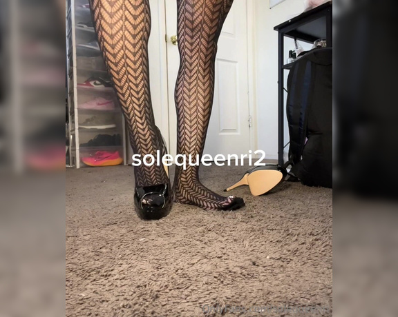 Solequeenri aka solequeenri OnlyFans - Heel removal + a little surprise at the end how gorgeous are these heels that