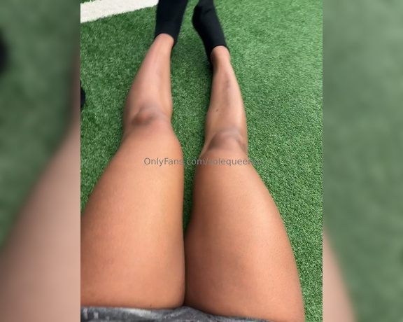 Solequeenri aka solequeenri OnlyFans - Sock removal after my workout