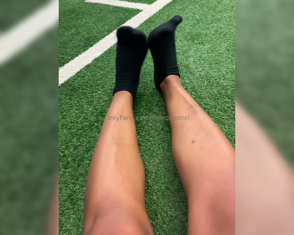 Solequeenri aka solequeenri OnlyFans - Sock removal after my workout