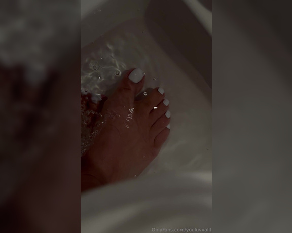 Youluvvalll aka youluvvalll OnlyFans - I couldn’t refuse getting my toes sucked on after this