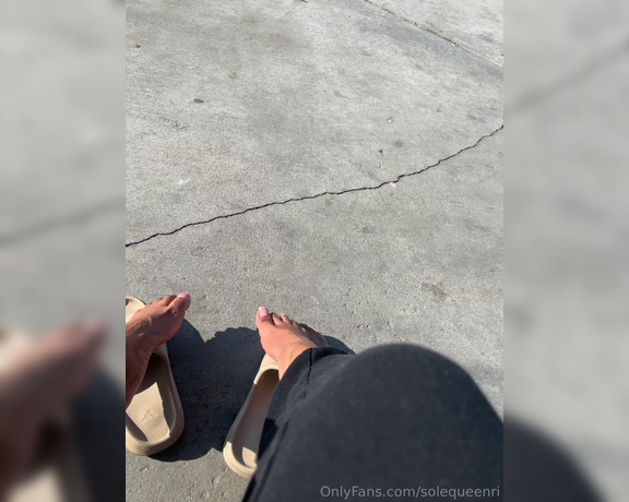 Solequeenri aka solequeenri OnlyFans - Playing with my feet at the car wash