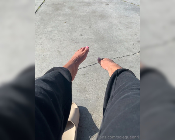 Solequeenri aka solequeenri OnlyFans - Playing with my feet at the car wash