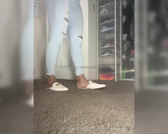 Solequeenri aka solequeenri OnlyFans - LoaferMules removal + oil joi