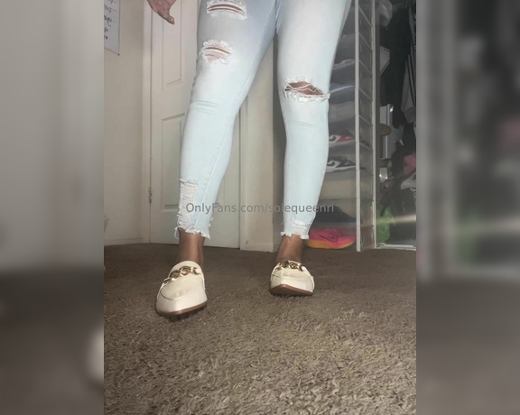 Solequeenri aka solequeenri OnlyFans - LoaferMules removal + oil joi