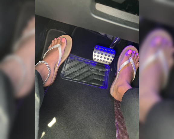 Solequeenri aka solequeenri OnlyFans - Driving in flip flopsbarefoot tease