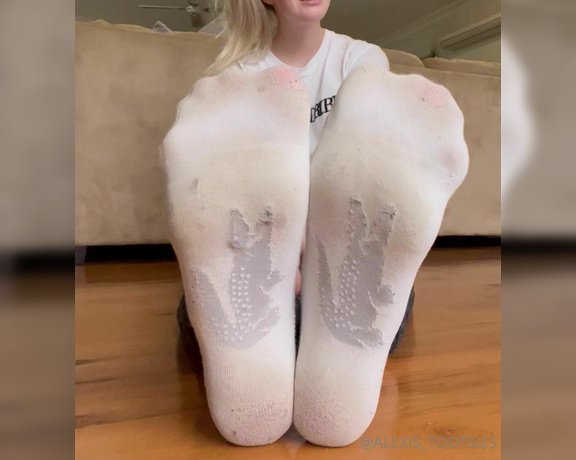 Alexis_tootsies aka alexis_tootsies OnlyFans - Here’s the rest of this set! What do you think my socks smell like