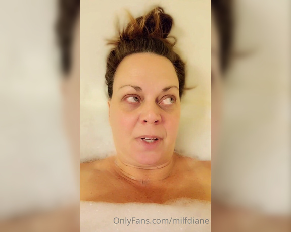 Diane Andrews aka Dianeandrews Onlyfans - Heres an update for you guys Ill be getting to your messages tomorrow Hope everyone is well