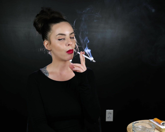 ManyVids - Dani Lynn - Dani Lynn Smoking VS120s