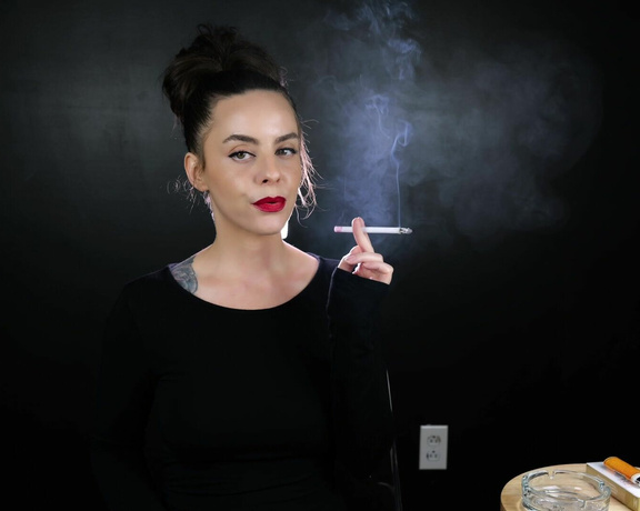 ManyVids - Dani Lynn - Dani Lynn Smoking VS120s