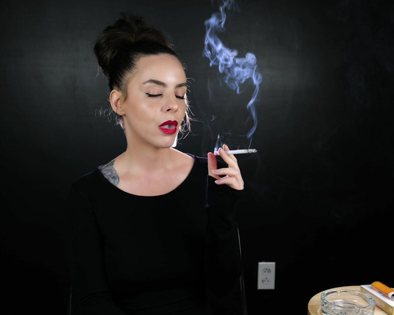 ManyVids - Dani Lynn - Dani Lynn Smoking VS120s