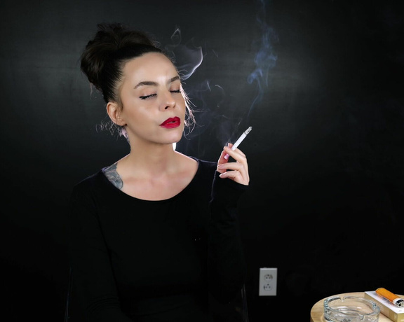 ManyVids - Dani Lynn - Dani Lynn Smoking VS120s