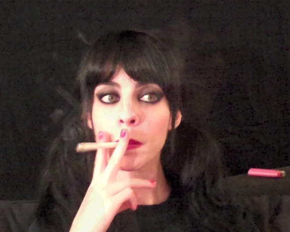 ManyVids - Dani Lynn - Smoke and Pigtails