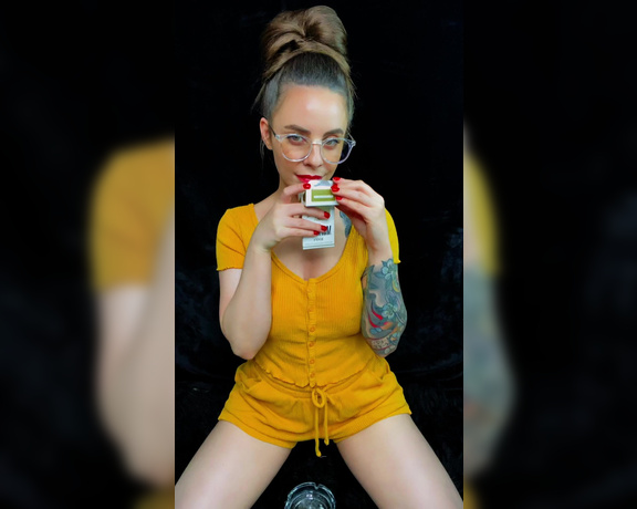 ManyVids - Dani Lynn - Smoking in Glasses New Pack