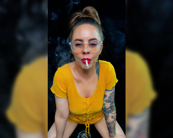 ManyVids - Dani Lynn - Smoking in Glasses New Pack