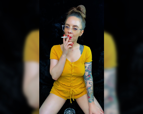 ManyVids - Dani Lynn - Smoking in Glasses New Pack