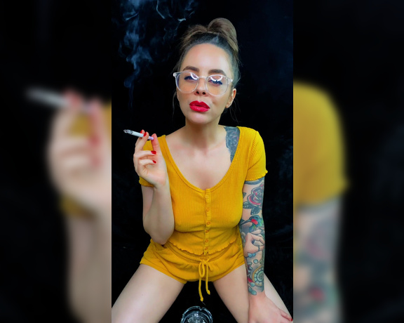 ManyVids - Dani Lynn - Smoking in Glasses New Pack