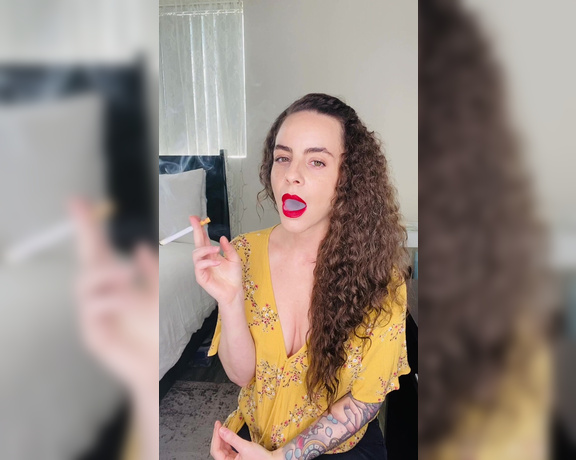 ManyVids - Dani Lynn - Smoking In Yellow Blouse