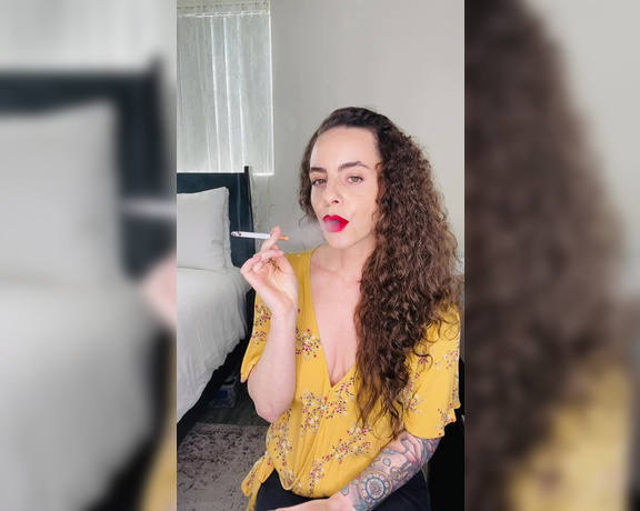 ManyVids - Dani Lynn - Smoking In Yellow Blouse